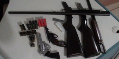 Rolim de Moura – Policia Civil cumpre mandado de busca e apreensão e realiza prisão de um individuo por porte ilegal de arma de fogo