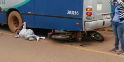 Porto Velho - Motociclista fratura a perna, após colidir na traseira de um ônibus