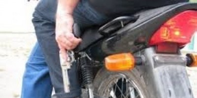 Rolim de Moura – Dois bandidos armados roubam cerca de 25 mil reais de uma Agência Corresponde Caixa Aqui enquanto era realizado o transporte do malote