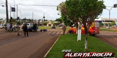 Rolim de Moura – Veículo de passeio colide em motocicleta no semáforo da Rua Rio Madera