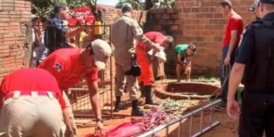 Cerejeiras - Idosa de 67 anos cai em de fossa de quatro metros enquanto limpava o quintal