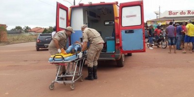 Rolim de Moura – Colisão entre carro e moto deixa mulher ferida 