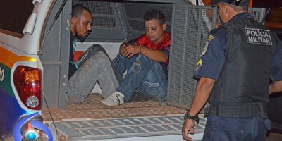 Cacoal – Polícia Militar prende dupla tentando comercializar arma de fogo