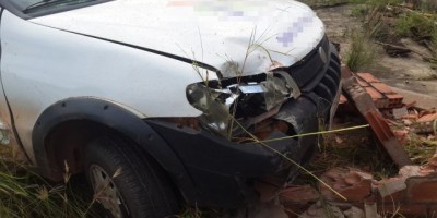 Rolim de Moura - Carro avança via preferencial e se choca contra moto 