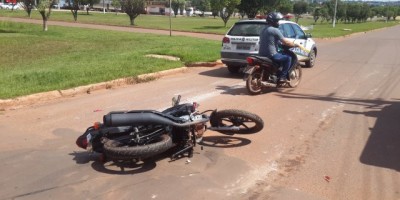 Rolim de Moura - Motociclista colidi na traseira de viatura da PM