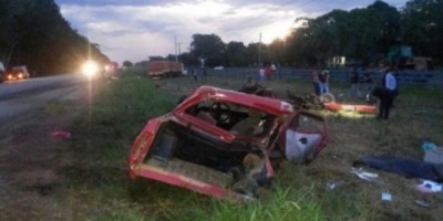 Choque entre carreta e caminhonete na BR-364 deixa duas vítimas fatais