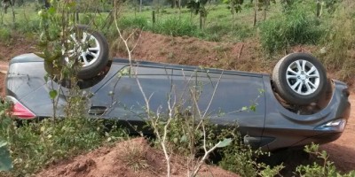 Rolim de Moura - Capotamento de veículo é registrado na linha 196