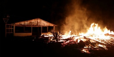 Rolim de Moura - Igreja São Sebastião é completamente destruída pelo fogo na linha 188