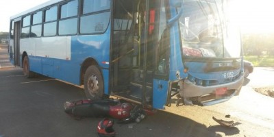 Rolim de Moura -  Colisão entre ônibus e moto deixa mulher gravemente ferida 