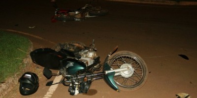 Rolim de Moura -  Forte colisão entre duas motos deixa três jovens feridos