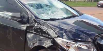 Rolim de Moura -  Acidente de trânsito envolvendo carro e moto deixa duas pessoas feridas 