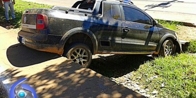 Cacoal – Para não bater em motocicleta, motorista joga veículo em ribanceira na BR-364