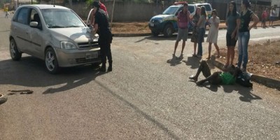 Alta floresta - Motociclista não respeita placa ‘pare’, avança via preferencial e se choca contra carro de passeio