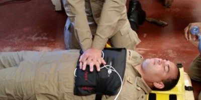 Rolim de Moura -  Bombeiros recebem instrução para utilização de desfibrilador