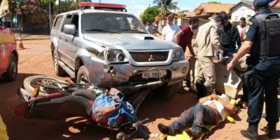 Rolim de Moura -  Acidente de trânsito envolvendo moto e viatura penitenciária deixa duas pessoas feridas 