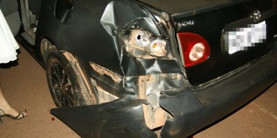 Rolim de Moura -  Duas mulheres ficam gravemente feridas após baterem na traseira de carro estacionado; As vítimas estavam em uma motocicleta Bros