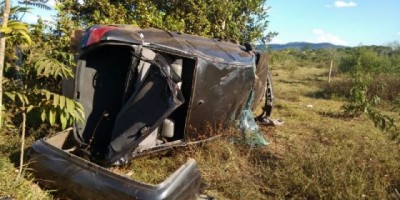 São Francisco do Guaporé - Cinco pessoas ficam feridas em um capotamento de veículo