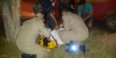 Rolim de Moura -  Motociclista fica ferido após se chocar contra carro; Após o ocorrido o condutor do carro se evadiu local
