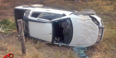 Jovem inabilitado capota veículo ao fazer curva na RO 135, em Ji-Paraná