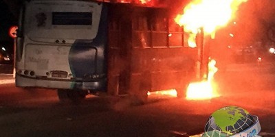 Pânico - Ônibus da empresa Rio Madeira pega fogo com passageiros dentro em Porto Velho