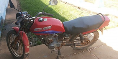 Alta Floresta - Motocicleta adulterada com placa de Rolim de Moura é apreendida pela PM