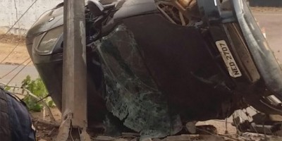 Porto Velho - Homem rouba e furta três carros e destrói um em fuga espetacular