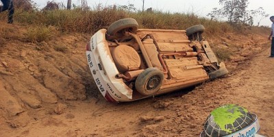 Porto Velho - Grave colisão entre motos deixa quatro vítimas; viatura que ia atender a ocorrência capotou