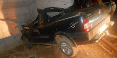 São Domingos do Guaporé - Quatro pessoas ficam feridas, após veículo colidir na ponte do 42 (do queimado)