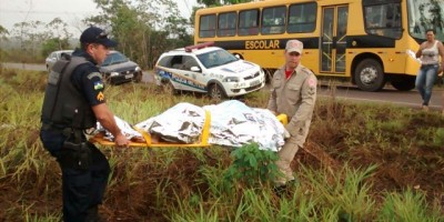 Rolim de Moura -  Mulher fica ferida após veículo capotar na RO-010