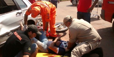 Rolim de Moura -  Acidente de trânsito envolvendo carro e moto no bairro Boa Esperança deixa uma pessoa ferida 