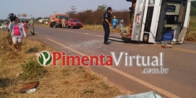 Pimenta Bueno - Micro Ônibus com time de futebol tomba na RO-010 e deixa 18 pessoas feridas 