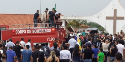 Rolim de Moura -  Cortejo fúnebre e sepultamento do Agente Penitenciário João Paulo Nascimento - Vídeo