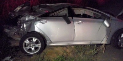 Jovens sofrem grave acidente na BR-364 ao colidir veículo em capivara