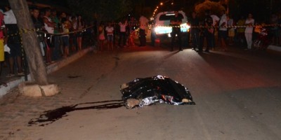 Homem é executado a tiros na frente da esposa em Jaru