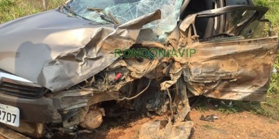 Colisão frontal entre carros deixa vários feridos na BR-421