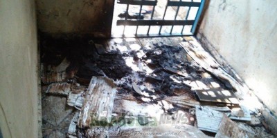 Santa Luzia - Presos se rebelam e queimam colchões dentro da Cadeia Pública 