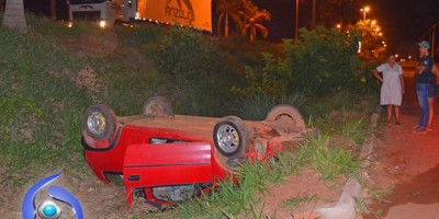 Cacoal – Motorista perde controle da direção e capota veículo na marginal da BR-364