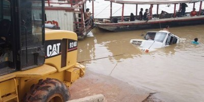 Guajará-Mirim - Caminhão de Empresa afundou no Rio Mamoré