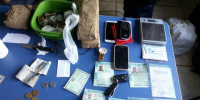 Bandidos tentam explodir caixa eletrônico, trocam tiros com a Polícia Militar e acabam presos. 