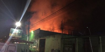 Incêndio destrói loja de acessórios para veículos em Porto Velho