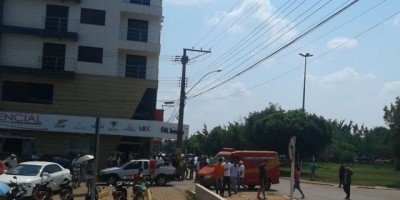 Rolim de Moura - Motociclista fica ferido, após acidente entre carro e moto no centro da cidade