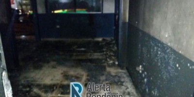 Porto velho - Bandidos ateiam fogo novamente na base de policiamento do bairro Caladinho