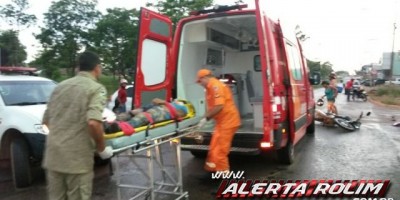Rolim de Moura – Carro invade preferencial e acaba colidindo com motocicleta, deixando duas pessoas feridas