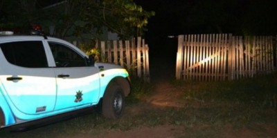 São Francisco do Guaporé - Dezesseis tiros efetuados contra um grupo de pessoas dentro de uma residência.