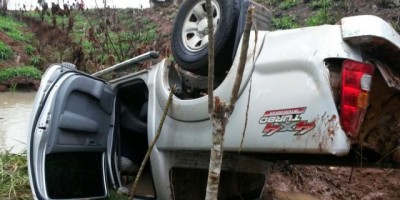 Rolim de Moura -  Capotamento de caminhonete é registrado na RO-479