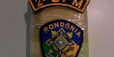 São Miguel do Guaporé - Casal em motocicleta fura bloqueio da policia, são presos após arremessar 1 kg de droga as margens da BR 429