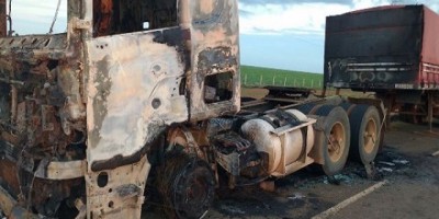 Caminhoneira de Rondônia sobrevive a incêndio que reduziu sua carreta a cinzas