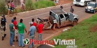 Condutor perde o controle e despenca de barranco próximo a viaduto em Pimenta Bueno