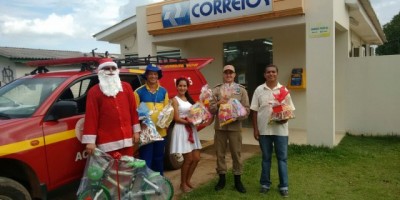 Novo Horizonte -  Funcionários dos Correios, com o apoio do Corpo de Bombeiros, realizam entrega de presentes à crianças carentes 