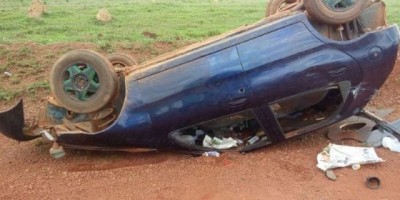 São Francisco do Guaporé - Carro capota e deixa seis pessoas feridas na zona rural